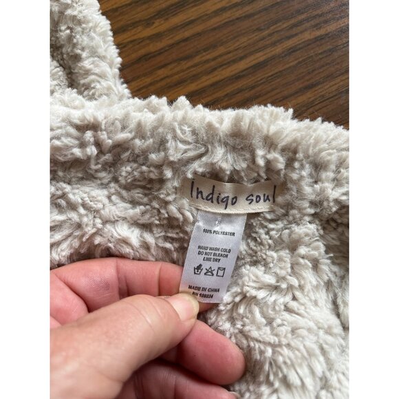 Indigo Soul cream soft and fluffy infinity scarf - Picture 3 of 5